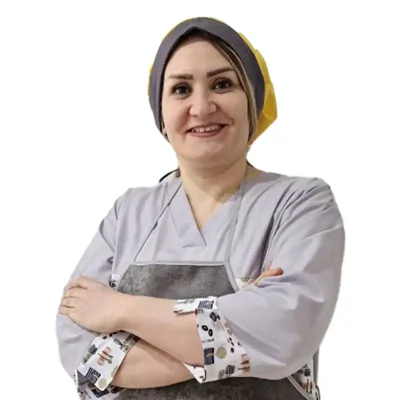 نسیم نصیری مربی دوره تزیین و دکور کیک آموزشگاه کلید هنر اصفهان؛ با بیش از ۲۰ سال سابقه تخصصی در قنادی، خامه‌کشی و فوندانت