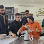 آموزش همبرگر و کار با تجهیزات با نظارت مربی
