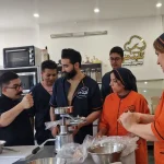 آموزش همبرگر دست ساز حرفه ای زیر نظر مربی مجرب