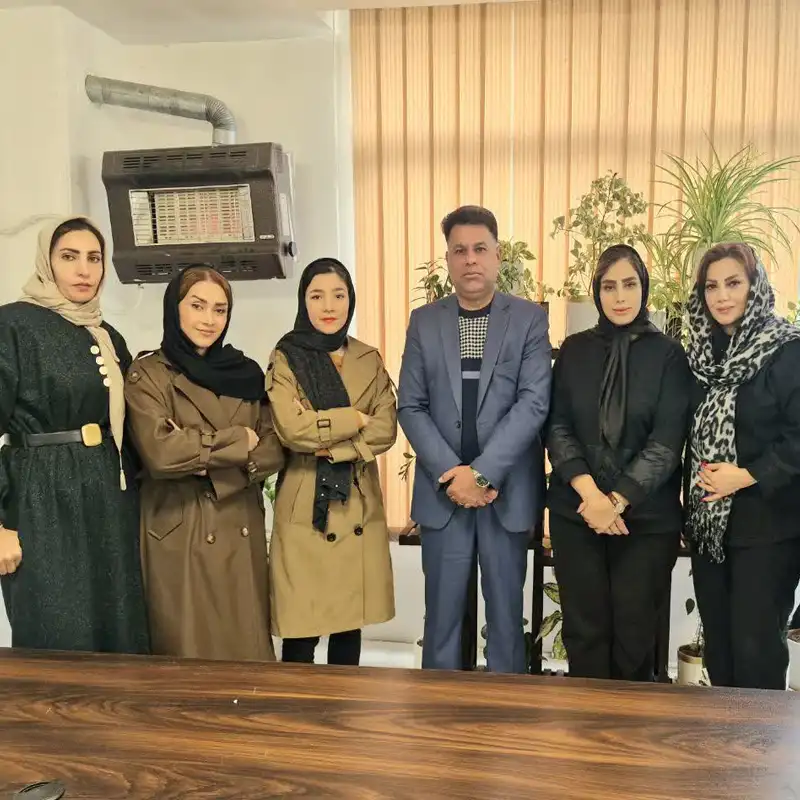 هنرجویان همراه با استاد دوره آموزش پداگوژی فنی حرفه ای در آموزشگاه کلید هنر اصفهان