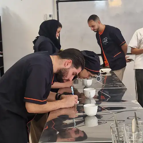 تمرین عملی هنرجویان اموزشگاه کافی شاپ کلیدهنر2