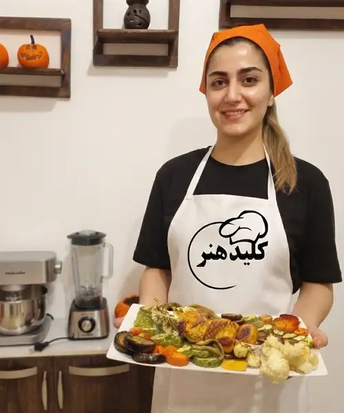 هنرجوی کلاس آشپزی غذای ایرانی آموزشگاه کلیدهنر در اصفهان